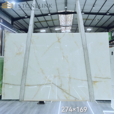 White onyx slab